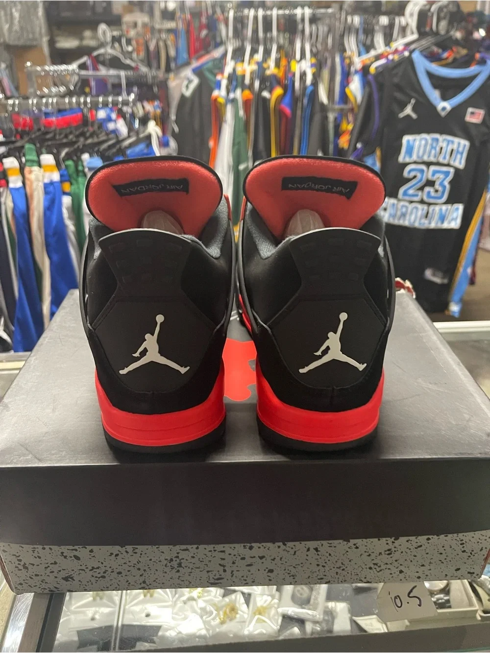 Mens Retro 4 Red Thunder Size 9.5.